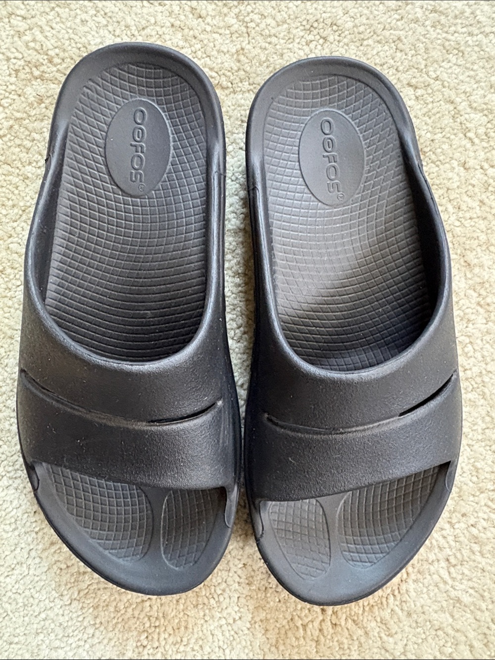OOFOS Black Cushion Slide Sandals - Picture 3 of 12